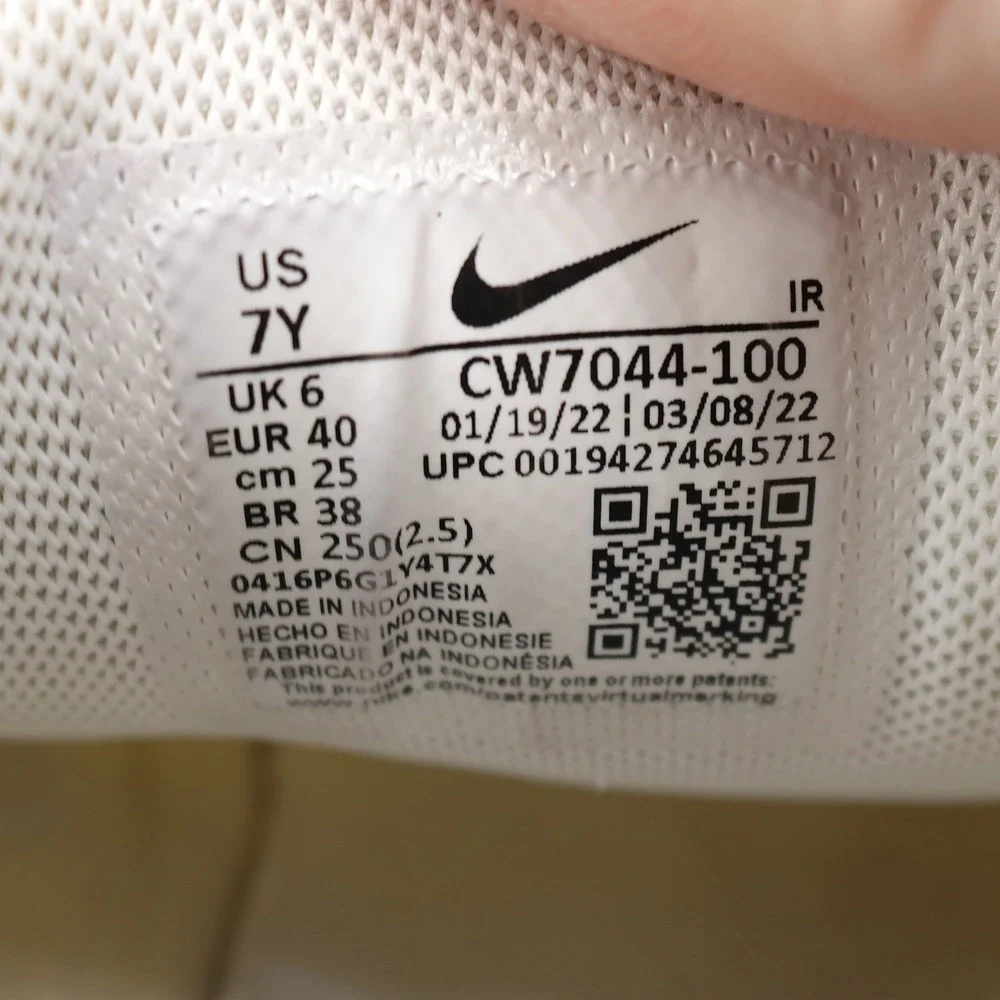 Nike Shoes Women 8.5 White Air Max Plus Sneaker Athletic TN CW7044-100 Flaws